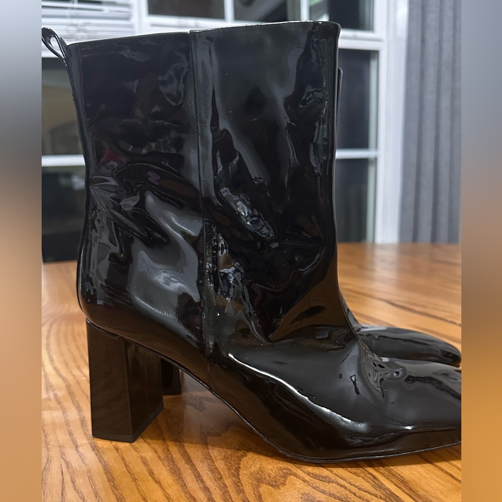 GOOD AMERICAN BLACK PATENT LEATHER BOOTIES 9